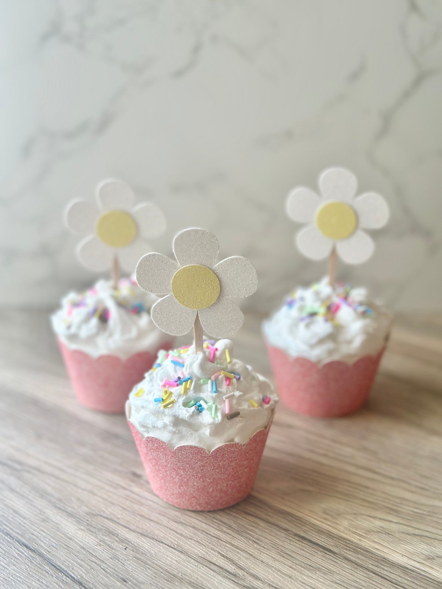 Daisy Cupcake Toppers - Set of 12